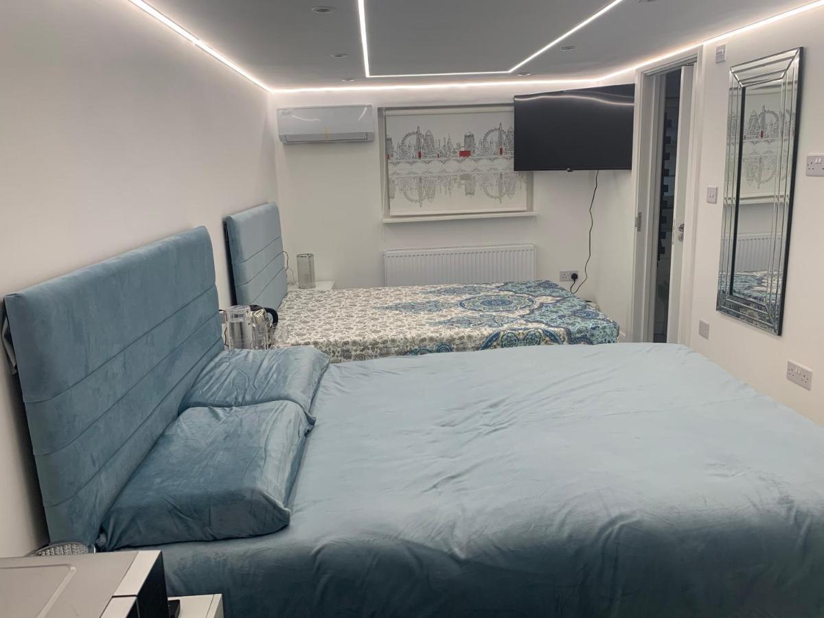 Air Conditioned Modern Double Bed Room With Private Attached Bathroom - Free Parking - Near London Heathrow Airport & Southall Broadway Luaran gambar