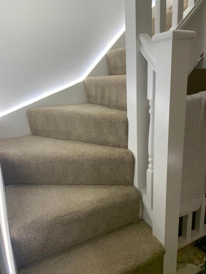 Air Conditioned Modern Double Bed Room With Private Attached Bathroom - Free Parking - Near London Heathrow Airport & Southall Broadway Luaran gambar
