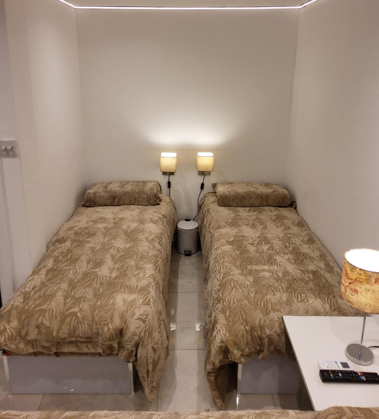 Air Conditioned Modern Double Bed Room With Private Attached Bathroom - Free Parking - Near London Heathrow Airport & Southall Broadway Luaran gambar